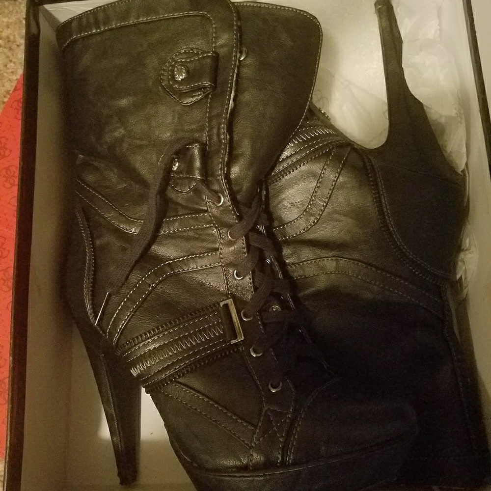 Dereon Boots